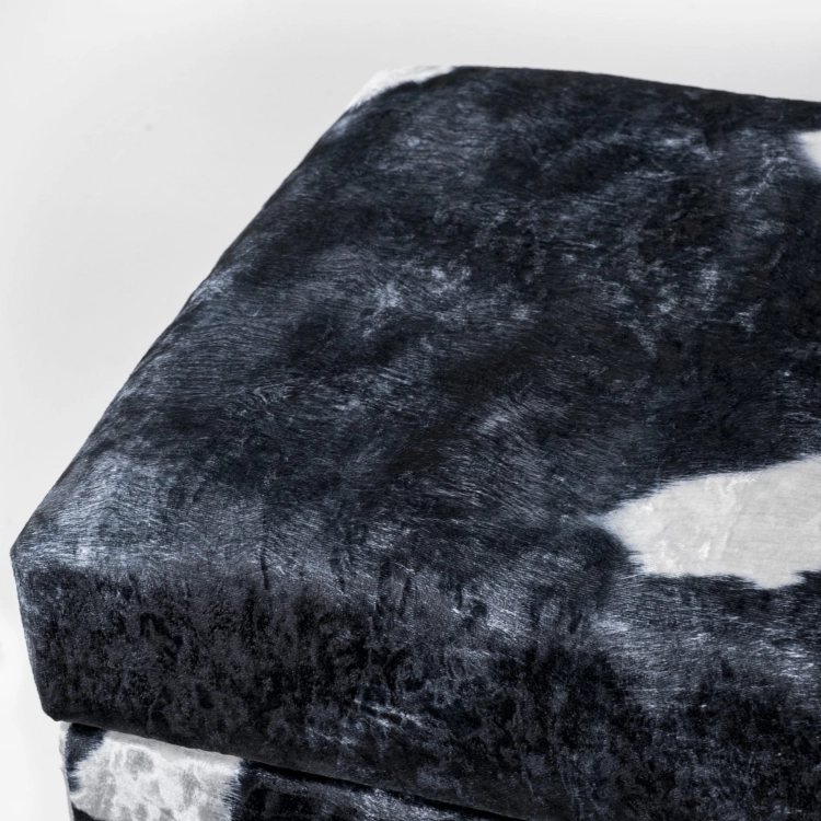 Pufa ze schowkiem z tapicerką w stylu krowim