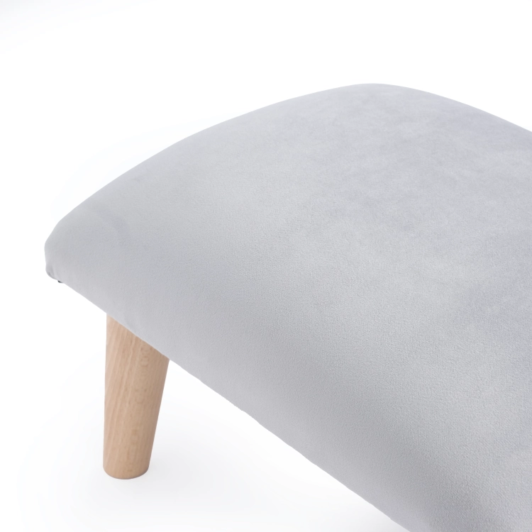 Szary podnóżek do toaletki, komfortowy i estetyczny dodatek