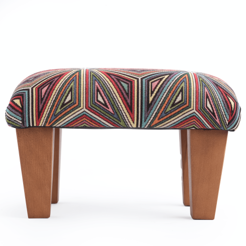 Komfortowy podnóżek do fotela w kolorowej tapicerce, oryginalny design