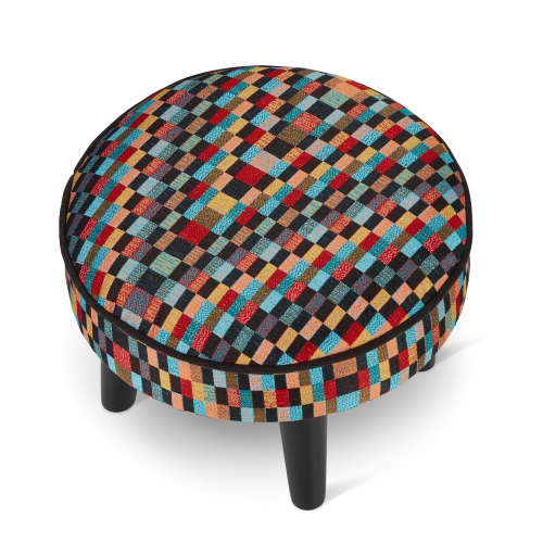 kolorowy podnóżek do fotela w kratkę