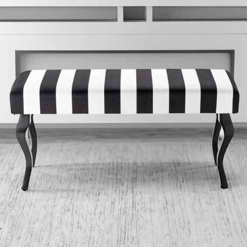 Wzorzysta ławka tapicerowana w paski