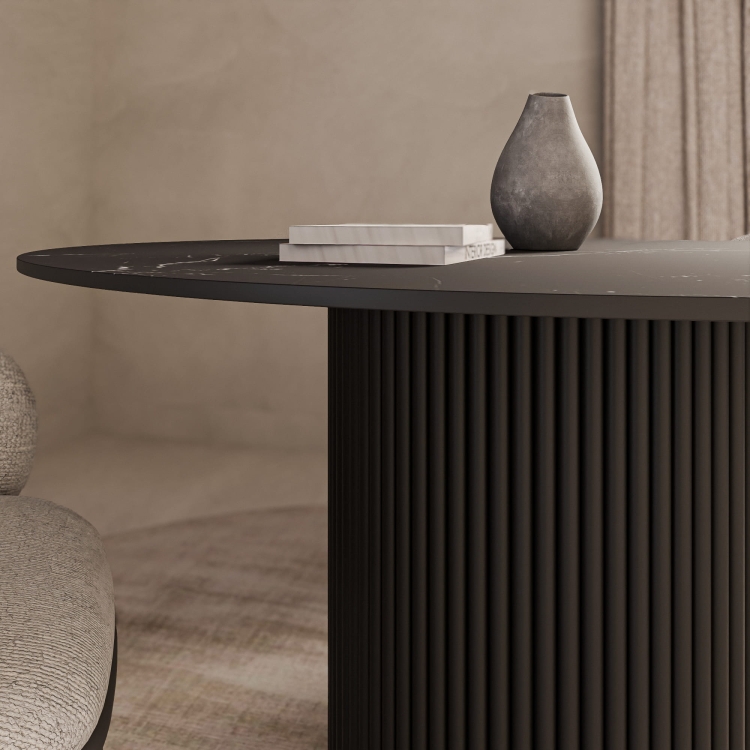 czarny stół do jadalni z kamiennym blatem