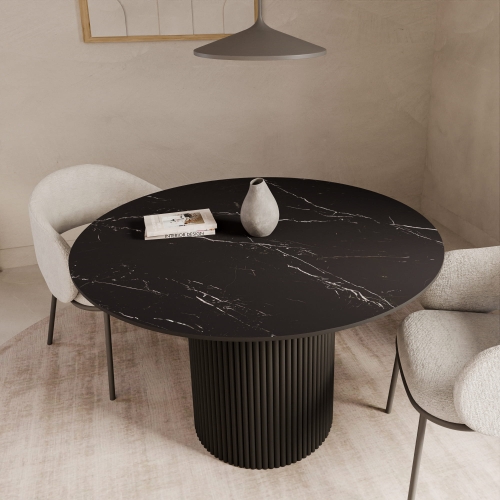 czarny stół do jadalni z kamiennym blatem