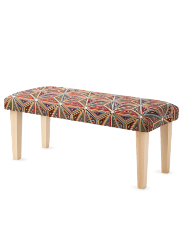 Wzorzysta tapicerowana ławka na drewnianych nogach