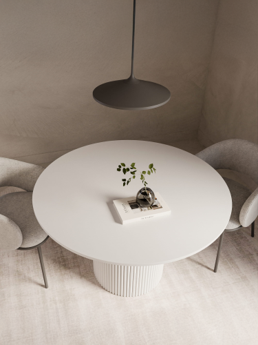 Okrągły stół w białym kolorze z blatem na ryflowanej nodze