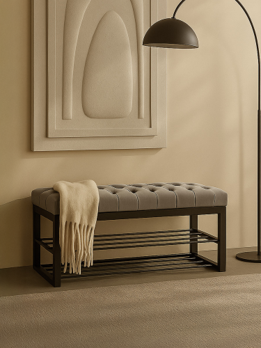 industrialna ławka pikowana z metalowymi półkami