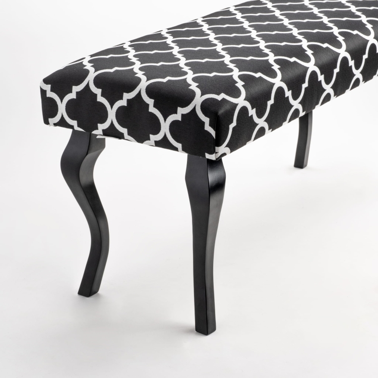 Ławka koniczyna marokańska z tapicerowanym siedziskiem i drewnianymi nogami w kolorze czarnym