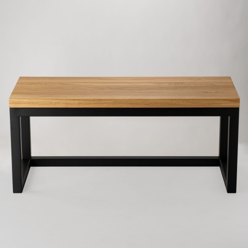 Ławka z drewnianym blatem i metalowym stelażem w stylu industrialnym