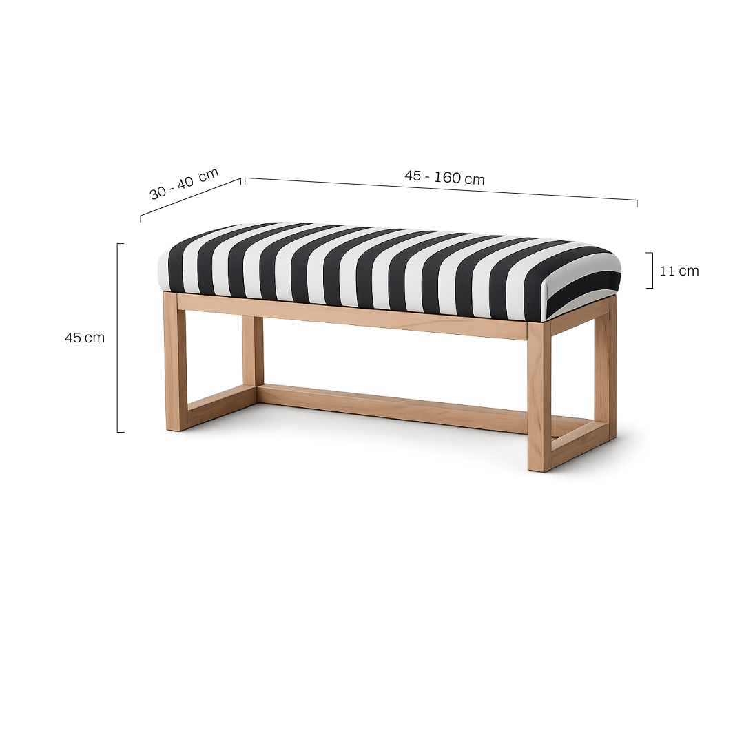 Ławka tapicerowana w czarno-białe paski z drewnianym stelażem i jedną półką